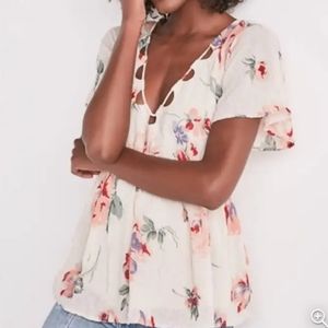 Lucky Brand Floral Flutter Sleeves Cut Out V- Neck Floral Blouse